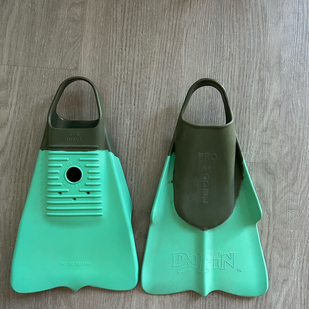 Men’s Swim Fins (Size: Small 5-6)